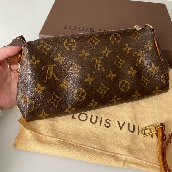 SOLD❌ Louis Vuitton Eva Clutch - Picture 7 of 12